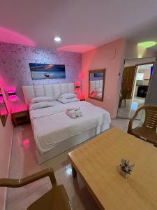 צימר בירושלים יפיפה לזוגות עם ג'קוזי זוגי מואר